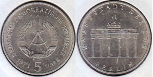 ГДР. 5 марок 1971 года "Берлин. Брандербургские ворота"
